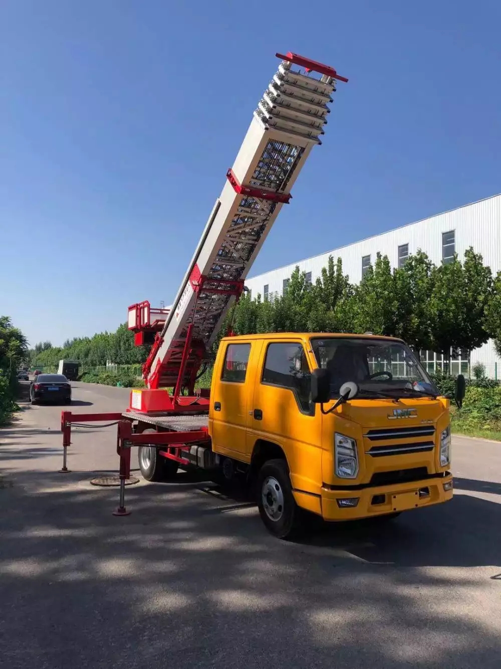 毛感乡附近的云梯车出租服务：轻松解决高空作业需求